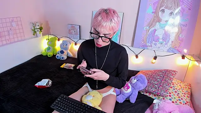 Snapshot of Strawberry_Kitty_ chatting on November 2025 04:21:01 AM Strawberry Kitty online show from November 2025 04:21:01 AM