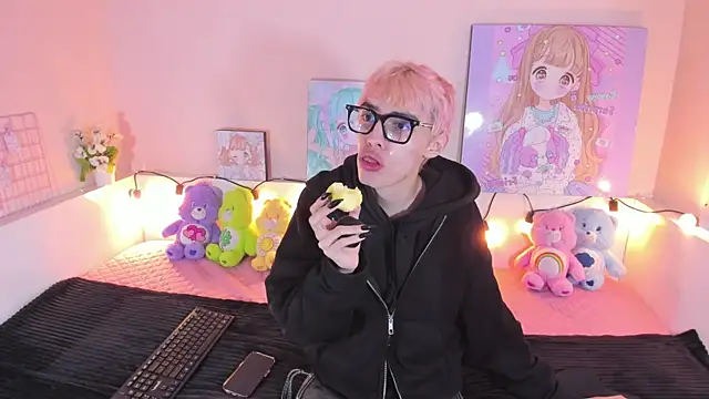 Snapshot of Strawberry_Kitty_ chatting on November 2025 10:59:02 PM Strawberry Kitty online show from November 2025 10:59:02 PM