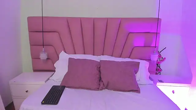 Coral Jhones online show from December 2025 05:13:01 AM