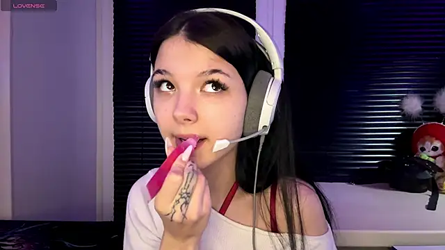 Snapshot of HanaMantanaDell chatting on November 2025 03:03:02 PM HanaMantanaDell online show from November 2025 03:03:02 PM