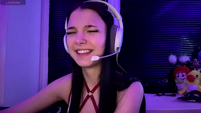 Snapshot of HanaMantanaDell chatting on December 2025 03:21:01 PM HanaMantanaDell online show from December 2025 03:21:01 PM