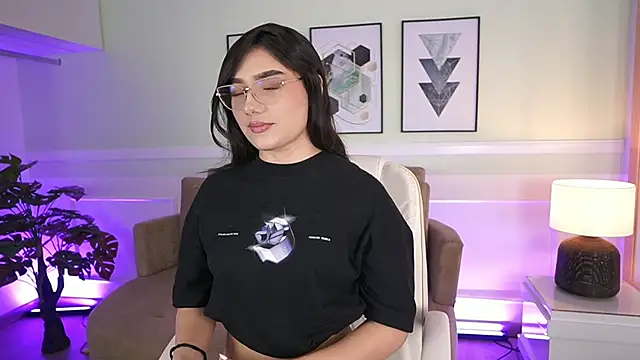 Snapshot of EmilyTurneer chatting on November 2025 07:14:02 PM EmilyTurneer online show from November 2025 07:14:02 PM