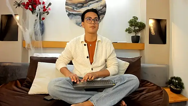 Snapshot of JohnBelRose chatting on November 2025 07:15:02 PM JohnBelRose online show from November 2025 07:15:02 PM