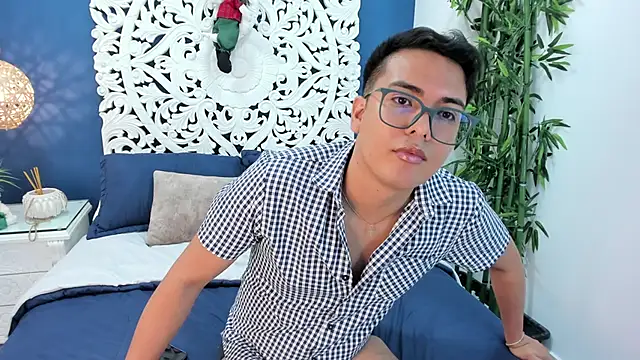 Snapshot of JohnBelRose chatting on November 2025 07:41:02 PM JohnBelRose online show from November 2025 07:41:02 PM