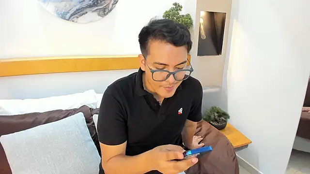 Snapshot of JohnBelRose chatting on November 2025 08:08:01 PM JohnBelRose online show from November 2025 08:08:01 PM