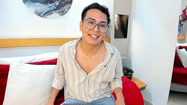 Snapshot of JohnBelRose chatting on November 2025 08:33:02 PM JohnBelRose online show from November 2025 08:33:02 PM