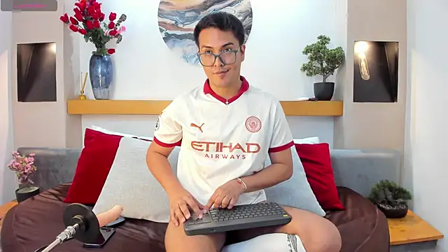 Snapshot of JohnBelRose chatting on December 2025 07:43:01 PM JohnBelRose online show from December 2025 07:43:01 PM