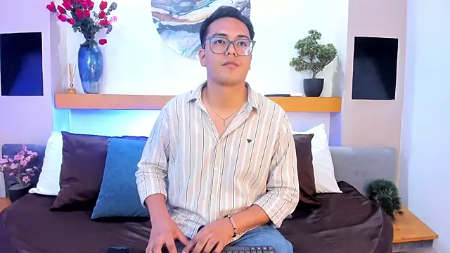 Snapshot of JohnBelRose chatting on December 2025 07:41:02 PM JohnBelRose online show from December 2025 07:41:02 PM