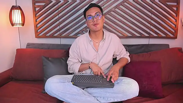 Snapshot of JohnBelRose chatting on December 2025 07:53:01 PM JohnBelRose online show from December 2025 07:53:01 PM