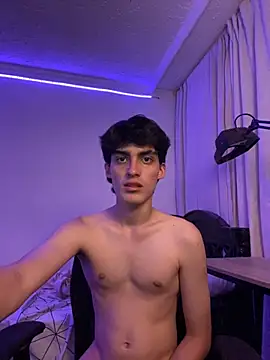 Snapshot of WarrenBlushfire chatting on October 2025 06:26:02 AM WarrenBlushfire online show from October 2025 06:26:02 AM