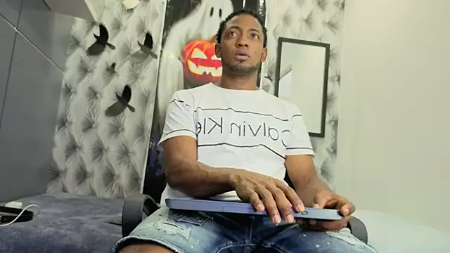 Snapshot of Stevenbrand chatting on October 2025 06:59:01 PM Stevenbrand online show from October 2025 06:59:01 PM