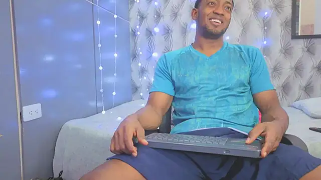 Snapshot of Stevenbrand chatting on December 2025 07:09:01 PM Stevenbrand online show from December 2025 07:09:01 PM