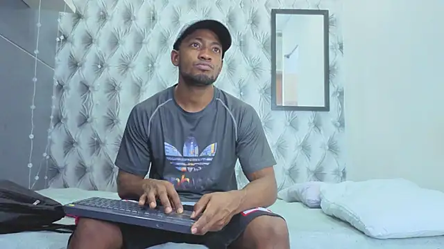 Snapshot of Stevenbrand chatting on December 2025 06:49:01 PM Stevenbrand online show from December 2025 06:49:01 PM