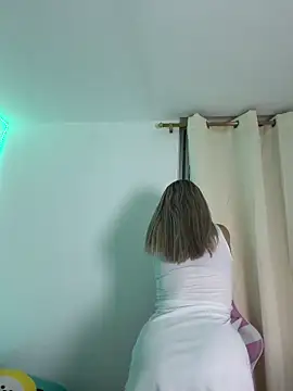 Snapshot of _Alicee_1 chatting on November 2025 01:05:01 AM Alicee 1 online show from November 2025 01:05:01 AM