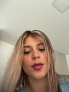 Snapshot of _Alicee_1 chatting on November 2025 09:21:02 PM Alicee 1 online show from November 2025 09:21:02 PM