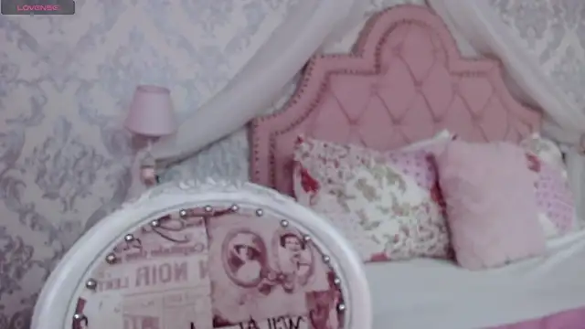 Snapshot of GabrielaSuarez chatting on October 2025 12:28:01 PM GabrielaSuarez online show from October 2025 12:28:01 PM