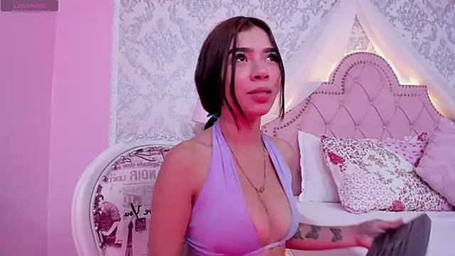 Snapshot of GabrielaSuarez chatting on November 2025 01:16:01 AM GabrielaSuarez online show from November 2025 01:16:01 AM