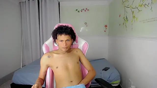 Snapshot of chloe_king chatting on December 2025 09:42:02 PM chloe king online show from December 2025 09:42:02 PM