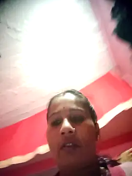 Snapshot of OliveGreen22 chatting on November 2025 01:40:01 AM OliveGreen22 online show from November 2025 01:40:01 AM