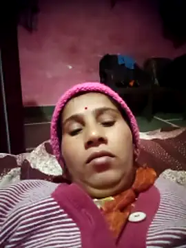 Snapshot of OliveGreen22 chatting on December 2025 01:10:02 AM OliveGreen22 online show from December 2025 01:10:02 AM