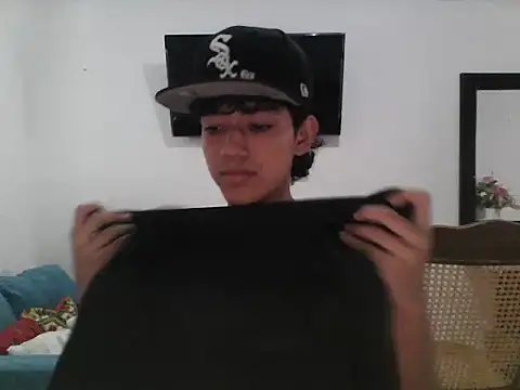 Snapshot of Alex_king17 chatting on April 2026 01:28:01 PM Alex king17 online show from April 2026 01:28:01 PM