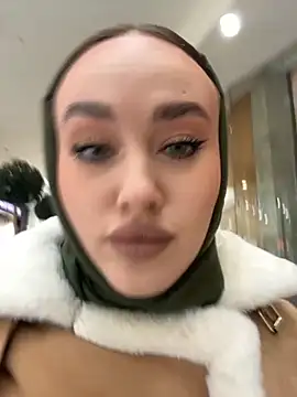 Snapshot of KiraSunshine chatting on November 2025 03:49:02 AM KiraSunshine online show from November 2025 03:49:02 AM