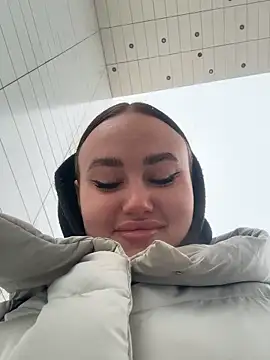 Snapshot of KiraSunshine chatting on November 2025 03:17:01 AM KiraSunshine online show from November 2025 03:17:01 AM