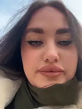 Snapshot of KiraSunshine chatting on November 2025 04:01:01 AM KiraSunshine online show from November 2025 04:01:01 AM