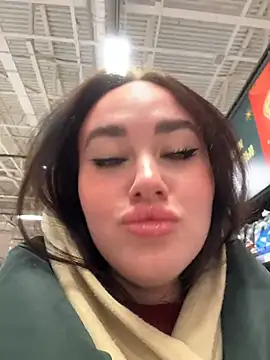 Snapshot of KiraSunshine chatting on November 2025 04:15:01 AM KiraSunshine online show from November 2025 04:15:01 AM