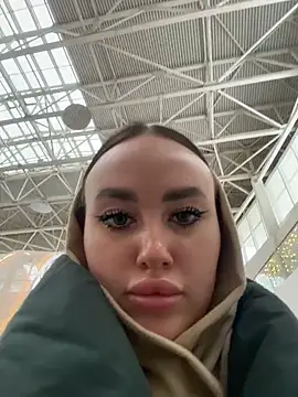 Snapshot of KiraSunshine chatting on December 2025 04:11:02 AM KiraSunshine online show from December 2025 04:11:02 AM