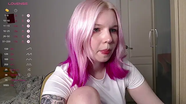 Snapshot of AnnySweetKiss chatting on October 2025 02:52:02 PM AnnySweetKiss online show from October 2025 02:52:02 PM