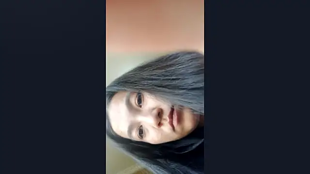 Snapshot of LinneaHyles chatting on October 2025 06:37:01 AM LinneaHyles online show from October 2025 06:37:01 AM