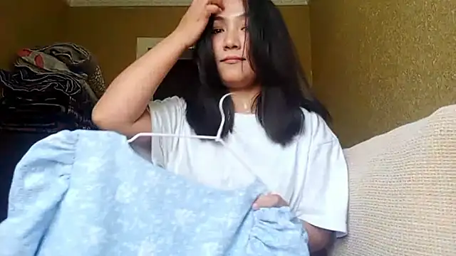 Snapshot of LinneaHyles chatting on October 2025 05:31:01 AM LinneaHyles online show from October 2025 05:31:01 AM