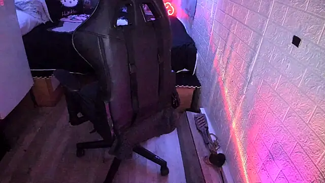 Snapshot of MartesBratty chatting on February 2026 09:55:01 PM MartesBratty online show from February 2026 09:55:01 PM