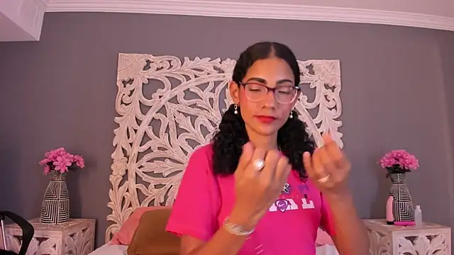 Snapshot of AuroraPinkk chatting on November 2025 02:49:01 PM AuroraPinkk online show from November 2025 02:49:01 PM