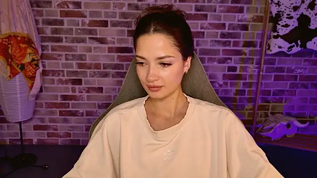 Snapshot of KiraVair chatting on November 2025 05:18:02 AM KiraVair online show from November 2025 05:18:02 AM