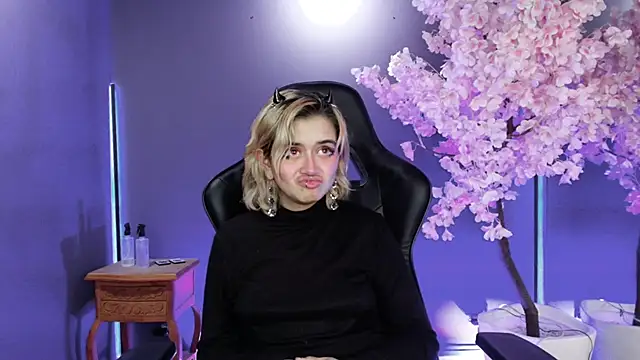 Navier   online show from November 2025 08:42:01 PM