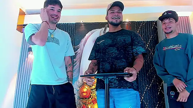 Snapshot of handsome_boys22 chatting on October 2025 12:44:02 PM handsome boys22 online show from October 2025 12:44:02 PM