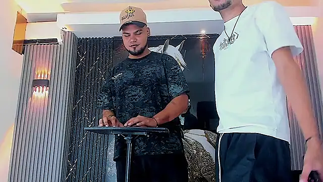 Snapshot of handsome_boys22 chatting on October 2025 12:20:01 PM handsome boys22 online show from October 2025 12:20:01 PM