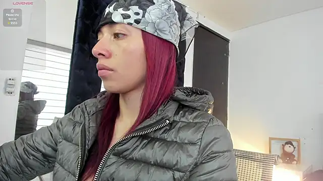 melanie roux   online show from April 2026 12:21:02 PM