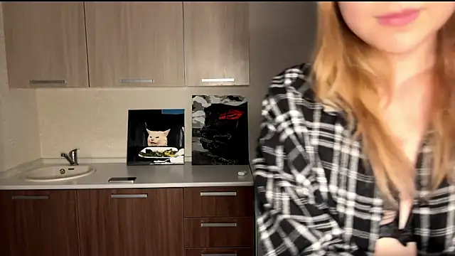 Snapshot of MyraLitterers chatting on October 2025 02:35:01 PM MyraLitterers online show from October 2025 02:35:01 PM