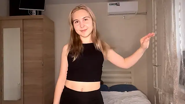 Snapshot of MyraLitterers chatting on November 2025 01:24:01 PM MyraLitterers online show from November 2025 01:24:01 PM