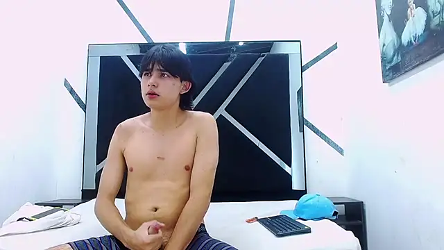 Snapshot of Tom_0001 chatting on October 2025 09:38:01 PM Tom 0001 online show from October 2025 09:38:01 PM