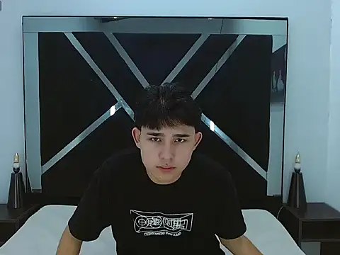 Snapshot of Tom_0001 chatting on December 2025 12:54:01 PM Tom 0001 online show from December 2025 12:54:01 PM