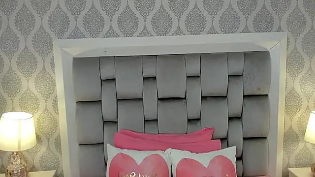 lucia lorenz online show from December 2025 11:26:02 AM