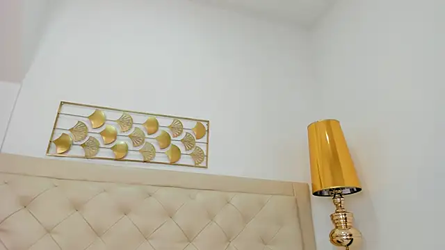 lucia lorenz online show from February 2026 11:26:01 AM