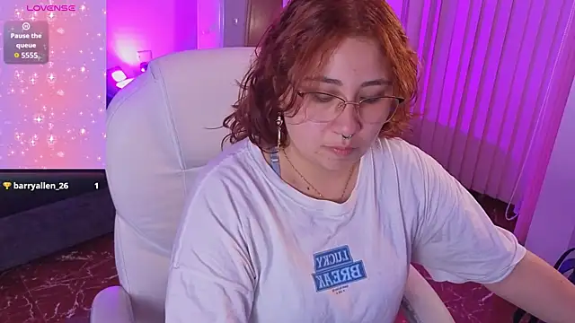 littlee red online show from April 2026 08:48:02 PM