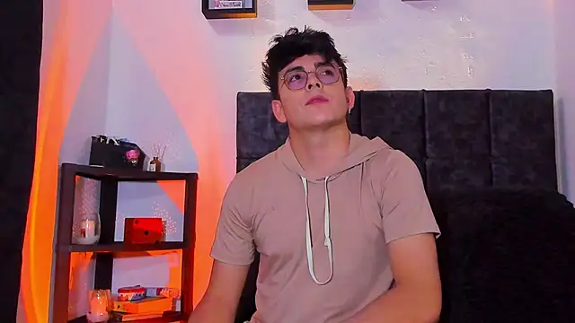 Snapshot of Theo_Noxxx chatting on October 2025 07:46:02 PM Theo Noxxx online show from October 2025 07:46:02 PM