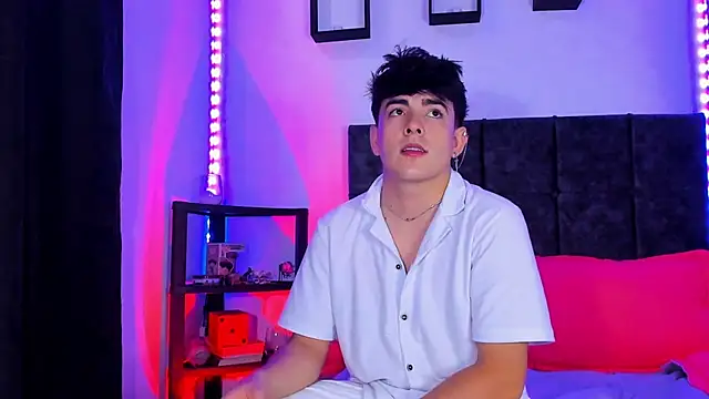 Snapshot of Theo_Noxxx chatting on November 2025 06:50:02 PM Theo Noxxx online show from November 2025 06:50:02 PM