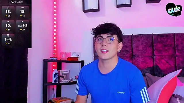 Snapshot of Theo_Noxxx chatting on November 2025 06:18:02 PM Theo Noxxx online show from November 2025 06:18:02 PM